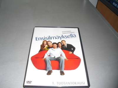 ENSISILMÄYKSELLÄ (1-KAUSI)