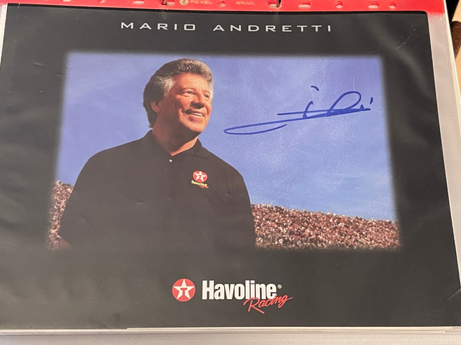Mario Andretti nimikirjoitus kuvassa