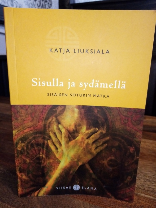 Katja Liuksiala : Sisulla ja sydämellä ( SIS POSTIKULU)