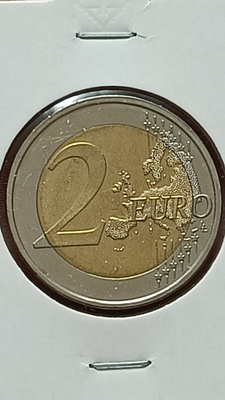 Suomi 2009 2€ vuosiluvussa 2 ja 9 pieni valu vika