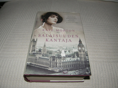 Kate Morton Salaisuuden kantaja -sid