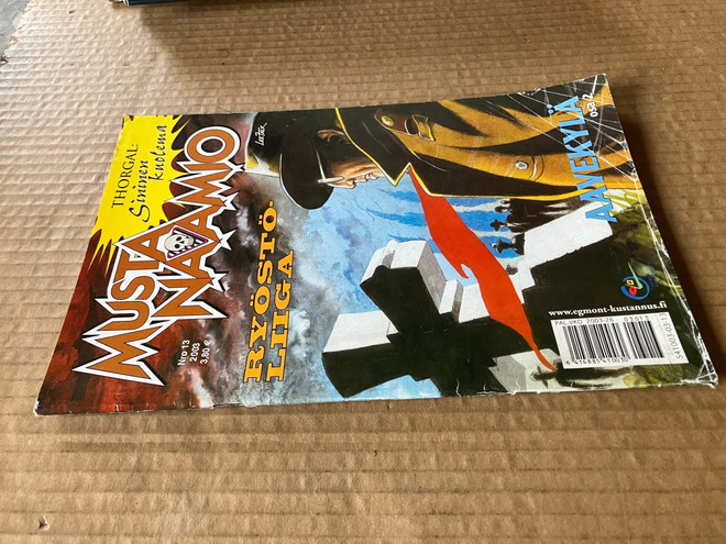 MUSTANAAMIO 13/2003
