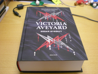 Victoria Aveyard: Sodan myrskyt