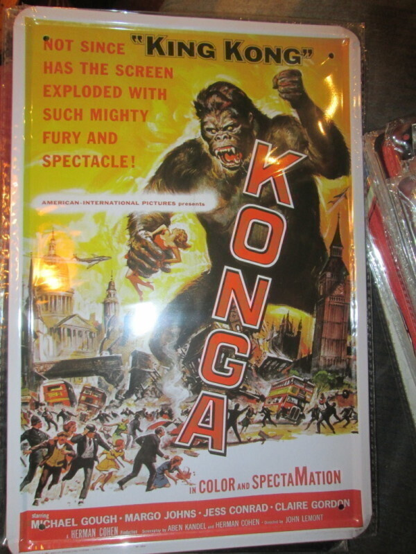 Peltikyltti elokuvamainos KONGA. Jättiläisgorilla (KING KONG