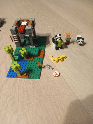 Lego 21158 Pandahoitola
