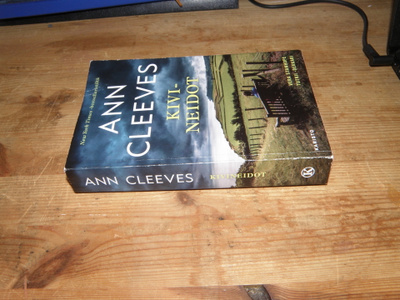 Ann Cleeves Kivineidot (nidottu)