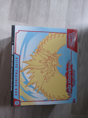 Paradox Rift Elite Trainer Box, Avaamaton.