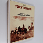 Teresa Carolyn McLuhan : Touch the Earth : A Self-portrai... - pikkukuva 1