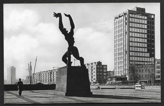 Hollanti - Rotterdam , Schiedamsedijkille - Zadkinen monum.