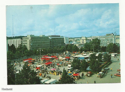 Lahti: tori, allas ja puut sen ympärillä