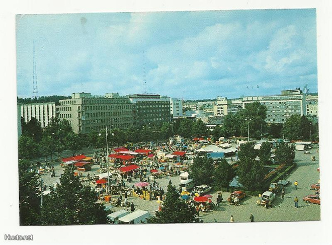 Lahti: tori, allas ja puut sen ympärillä