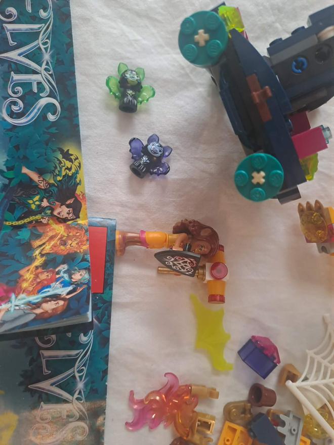 LEGO 41192  Azari & the Fire Lion Capture