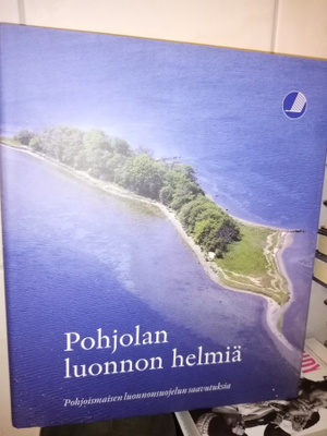 POHJOLAN LUONNON HELMIÄ ( SIS POSTIKULU  )