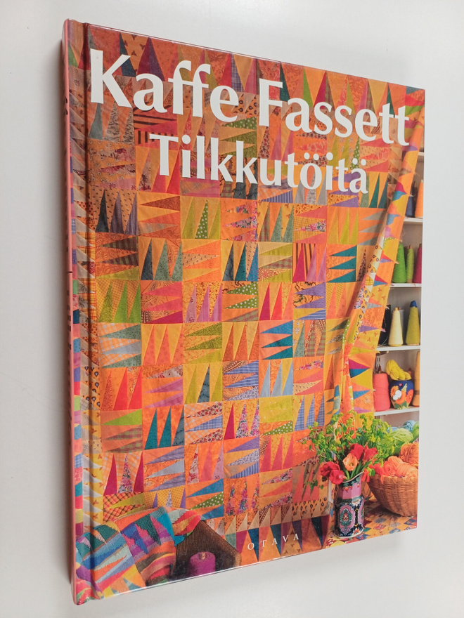 Kaffe Fassett : Tilkkutöitä : yli 25 upeaa tilkkutyömallia
