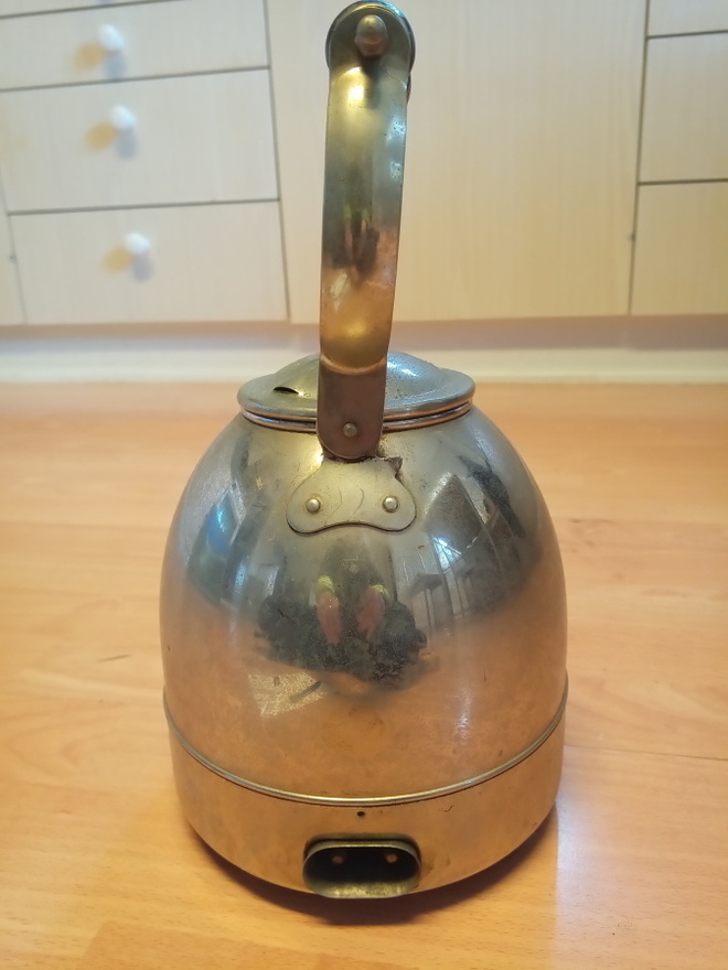 Vanha vedenkeitin / Sähköpannu