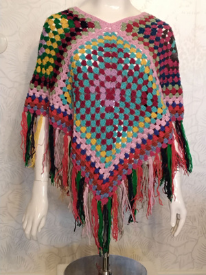 Alina´s Handmade käsin virkattu Poncho monivärinen