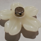Luonnonvalkoinen kukkakoriste, halkasija 56mm - pikkukuva 2