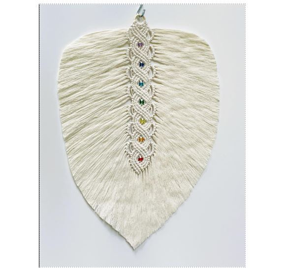 Valtava makramee sulka / höyhen - Chakrat - 46 x 65 cm