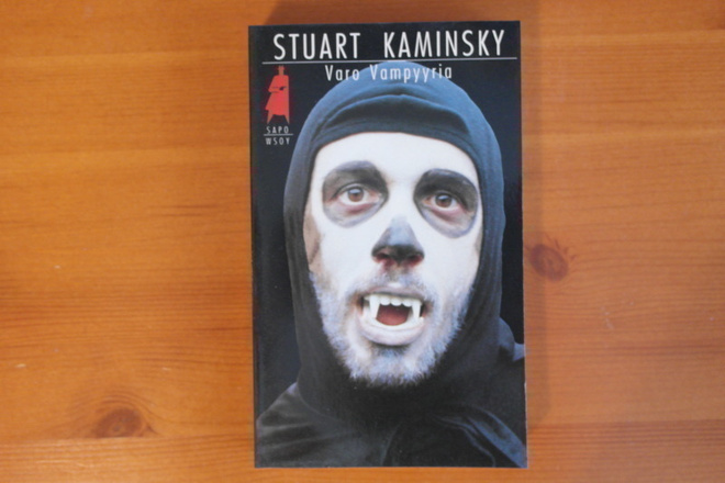 Stuart Kaminski:Varo Vampyyria.1.P.1989.Nid.Sapo 331.Hyvä!