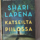 Shari Lapena: Katseilta piilossa - pikkukuva 1