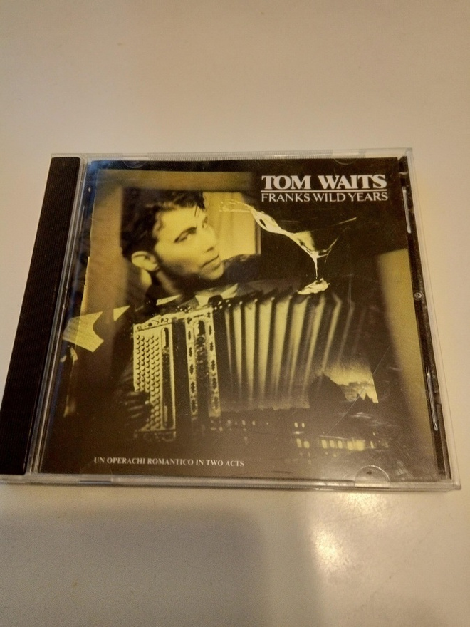 CD Tom Waits - Franks Wild Years  ( Sis.postikulut )
