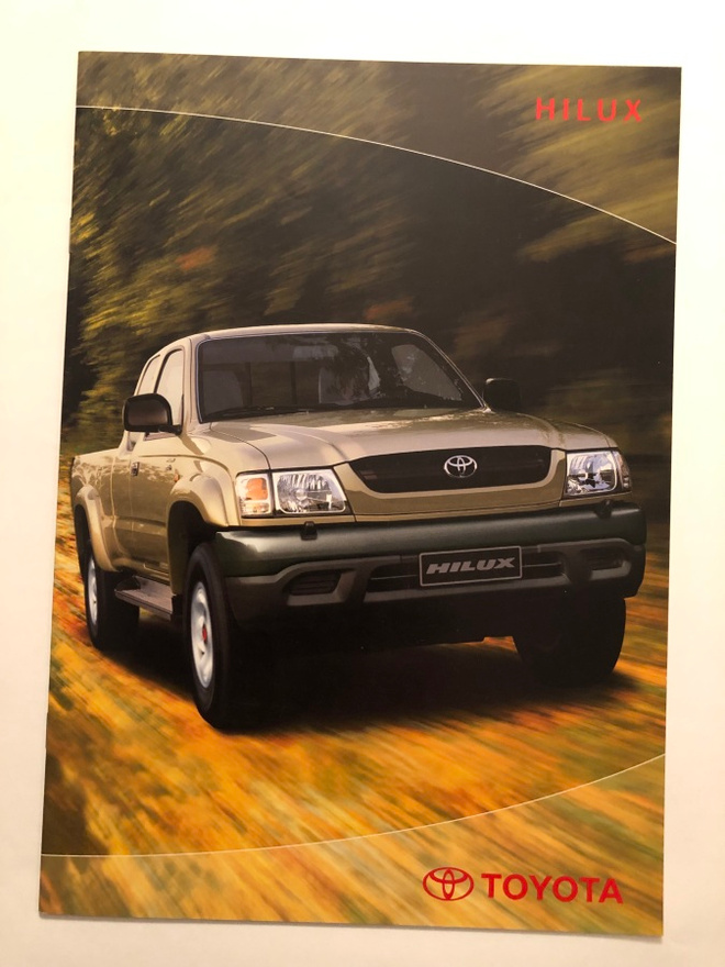 Myyntiesite - Toyota Hilux - 11/2002