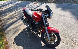 Kawasaki ZR-7S moottoripyörä edullisesti