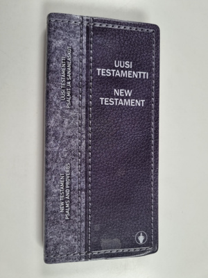 Uusi testamentti, psalmit ja sananlaskut = New testament,...