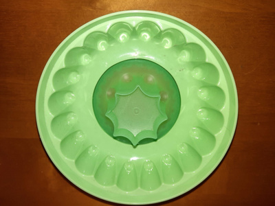 Vaaleanvihreä tupperware hyydykevuoka