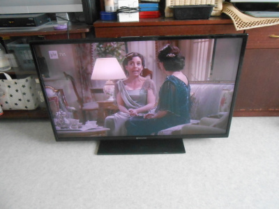 Procaster 40", LE-40F550H + kaukosäädin. Full HD.