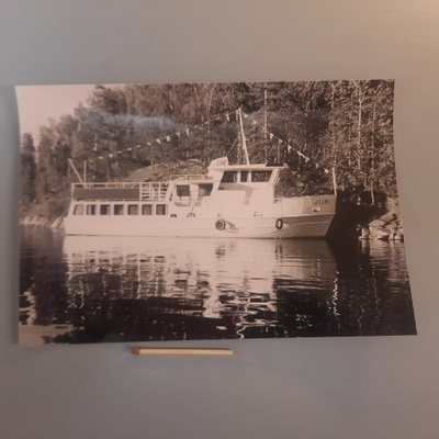 valok Mikkeli Jaarli laiva / vene saaren rannassa * ei TV