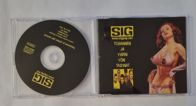 SIG: TUHANNEN JA YHDEN YÖN TARINAT CDS