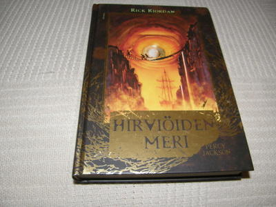Rick Riordan Hirviöidenmeri  -sid