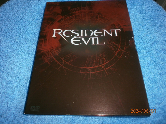 RESIDENT EVIL    -    DVD