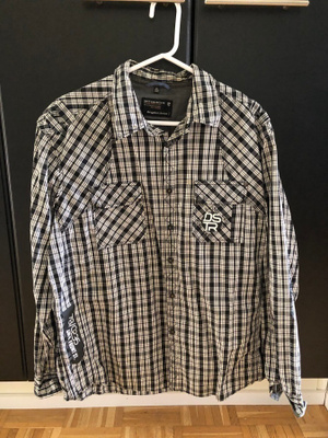 2 kpl kauluspaitoja koko L ja XL