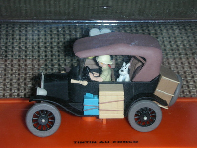 Tintti keräilyauto kotelossaan