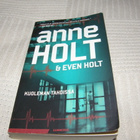 Anne Holt Kuoleman tahdissa  -pok - pikkukuva 1