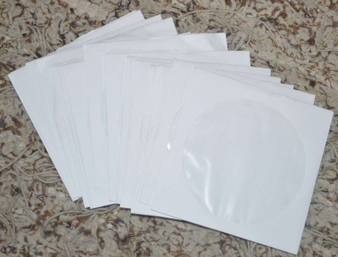15kpl paperisia CD / DVD koteloita