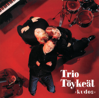 TRIO TÖYKEÄT : Kudos