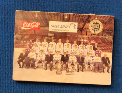 TPS vuosikirja 1990-1991 + 2 pelaaja postikorttia, nimmareil