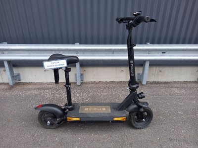 [LT-07728-2026] Enguie sähköpotkulauta satulalla