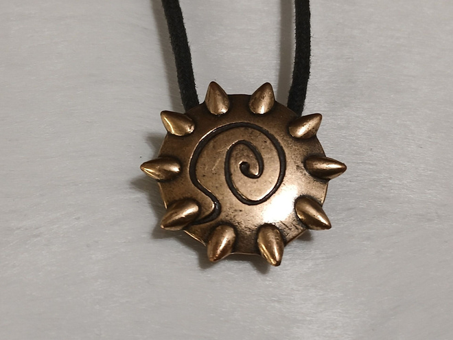 Kalevala koru tyylinen riipus pronssi