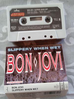 C- KASETTI: BON JOVI : SLIPPERY WHEN WET