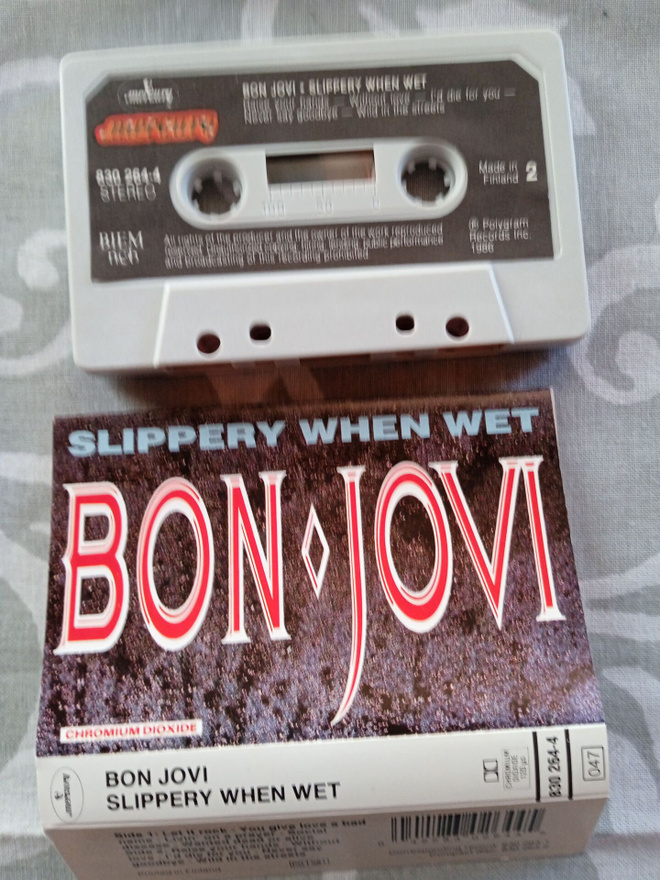 C- KASETTI: BON JOVI : SLIPPERY WHEN WET