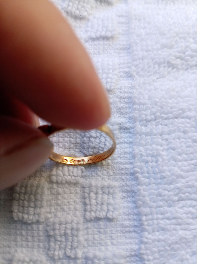 Sormus 1.9g  18 k karaatia 