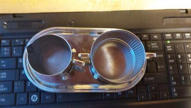 Metallinen sokerikko,  kermakko ja tarjotin