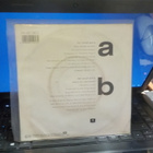 PET SHOP BOYS - LOVE COMES QUICKLY 7" HOLLAND VG++/VG++ . - pikkukuva 2