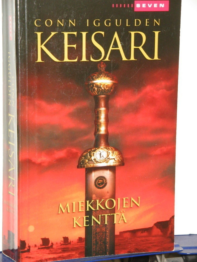Conn Iggulden : KEISARI III  MIEKKOJEN KENTTÄ