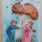 Lapset heiluttavat jättisientä, neliapilat putoavat, p. 1905 - pikkukuva 1