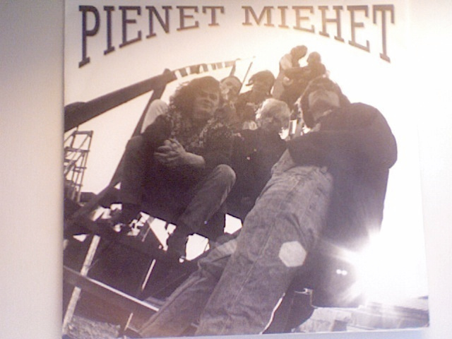 PIENET MIEHET :: PIAN UNOHDAN / KUNINGAS :: VINYYLI 7"  1990
